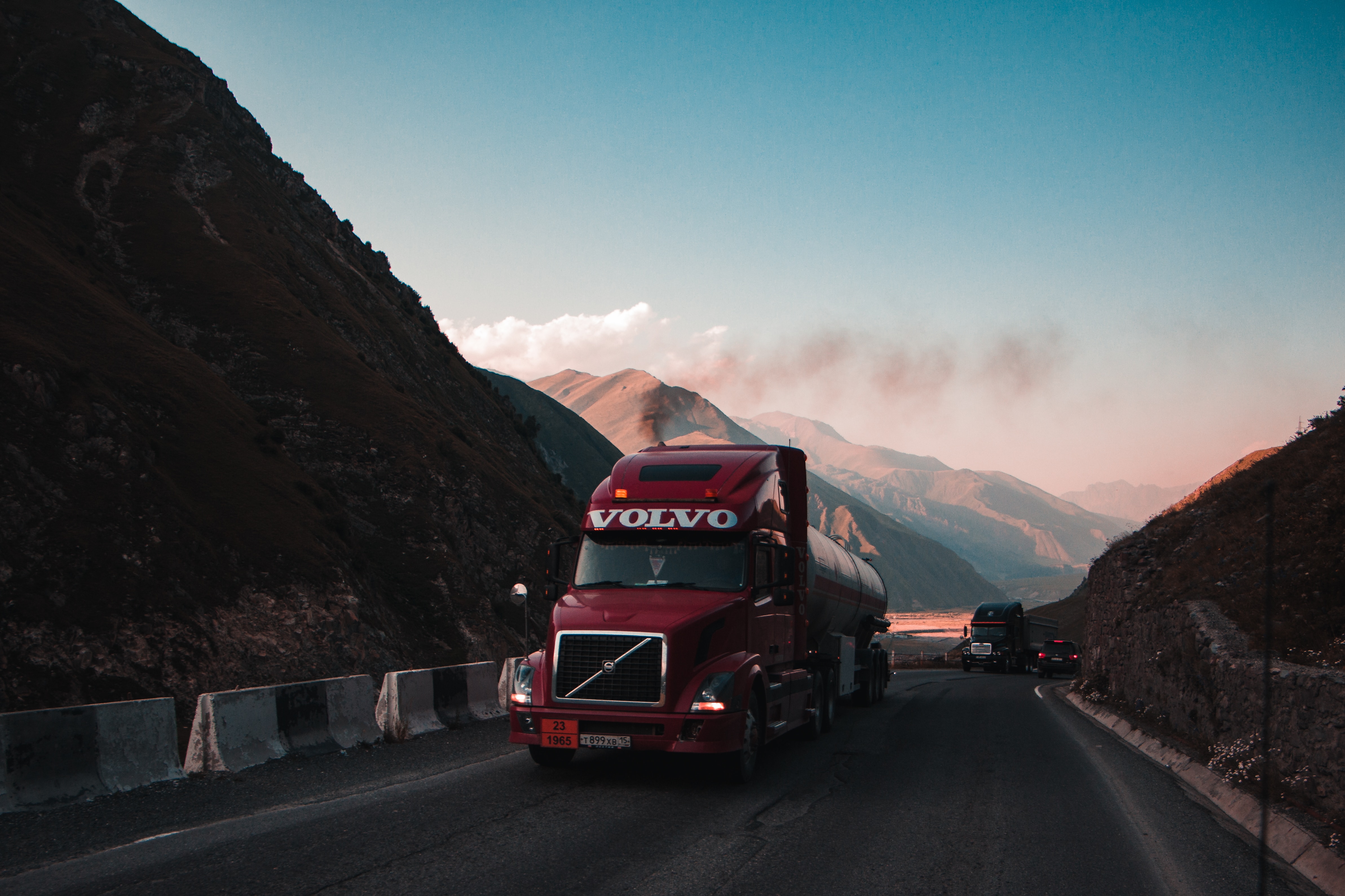 Volvo Trucks тестирует «водородные» электро-грузовики на дорогах общего пользования