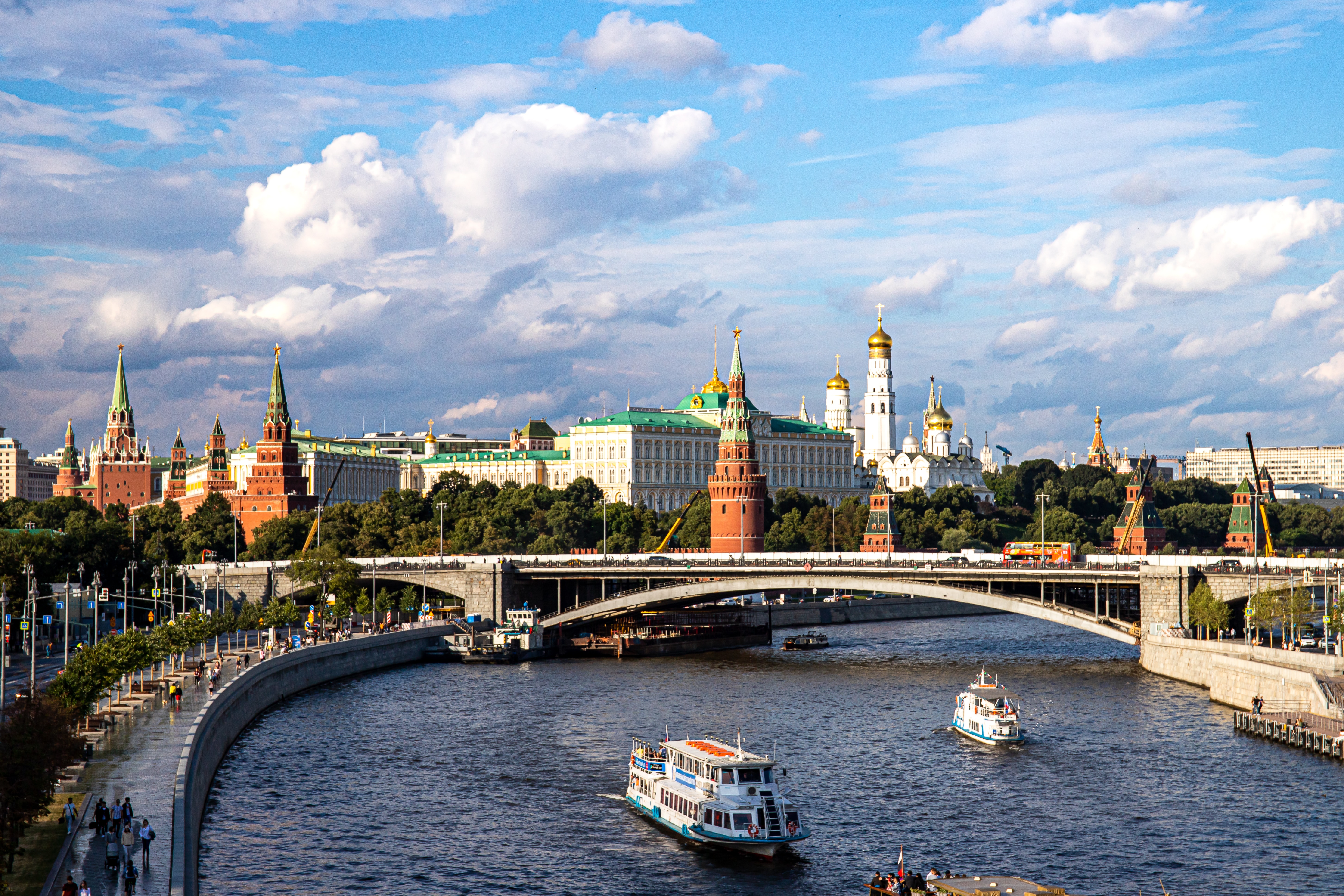 В Москве начали курсировать электрические речные трамваи
